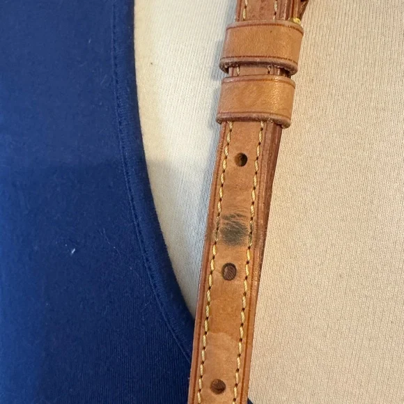 Louis Vuitton Monogram Canvas Shoulder Bag with Tan Leather Trim - Picture 4 of 14